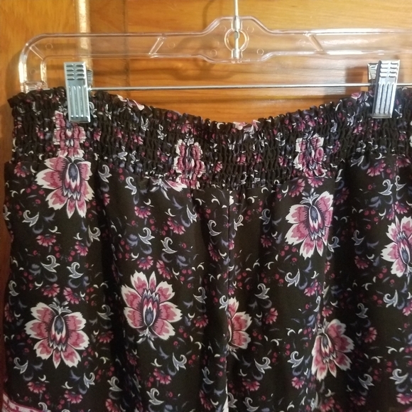 Maurices black floral shorts.  Size L - Picture 7 of 7